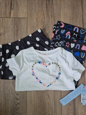 Cat & Jack White Short Sleeve Heart Graphic Pajama Set with Shorts And Pants